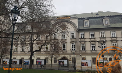 Studijní a vědecká knihovna Plzeňského kraje (La Biblioteca de Estudios e Investigaciones de la Región Pilsener)